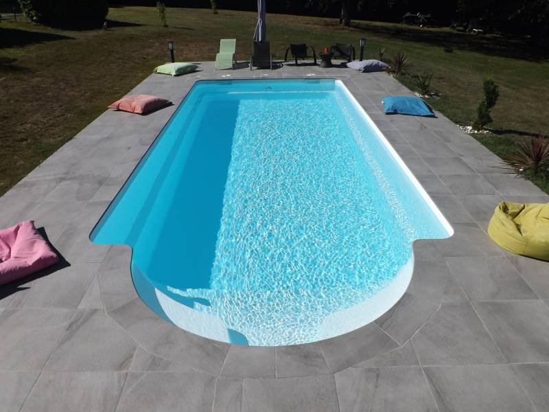 Pisciniste sur Carcassonne pour acheter une piscine coque polyester 9X4