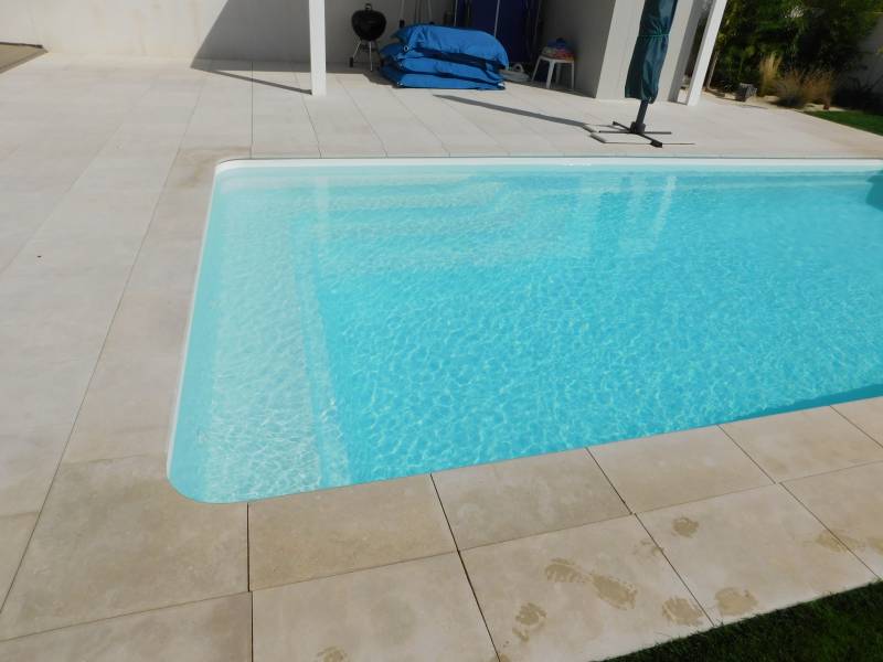 Acheter une piscine coque polyester 8X4 sur Grenoble