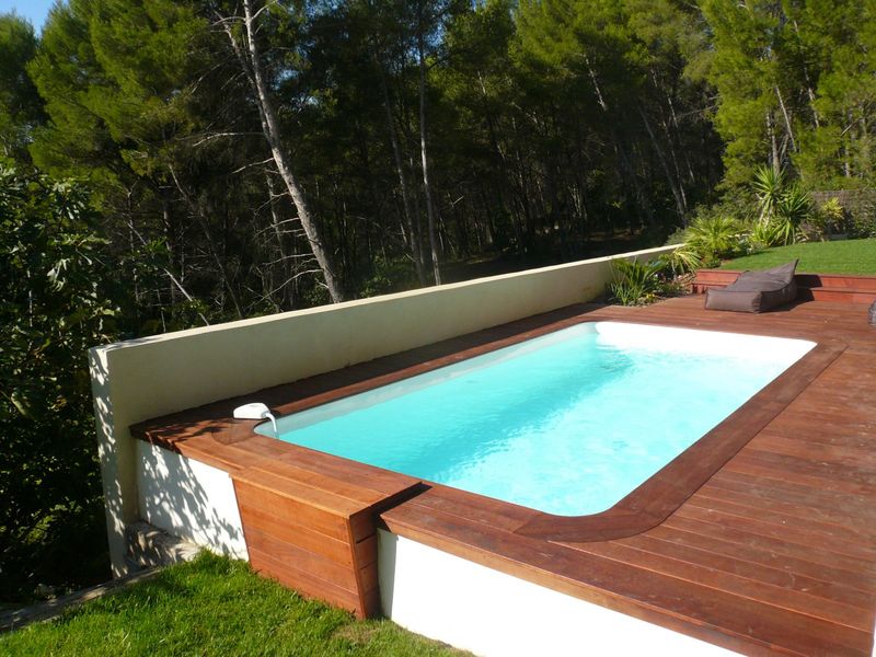 piscine coque polyester pour petit terrain sur Toulon dans le Var