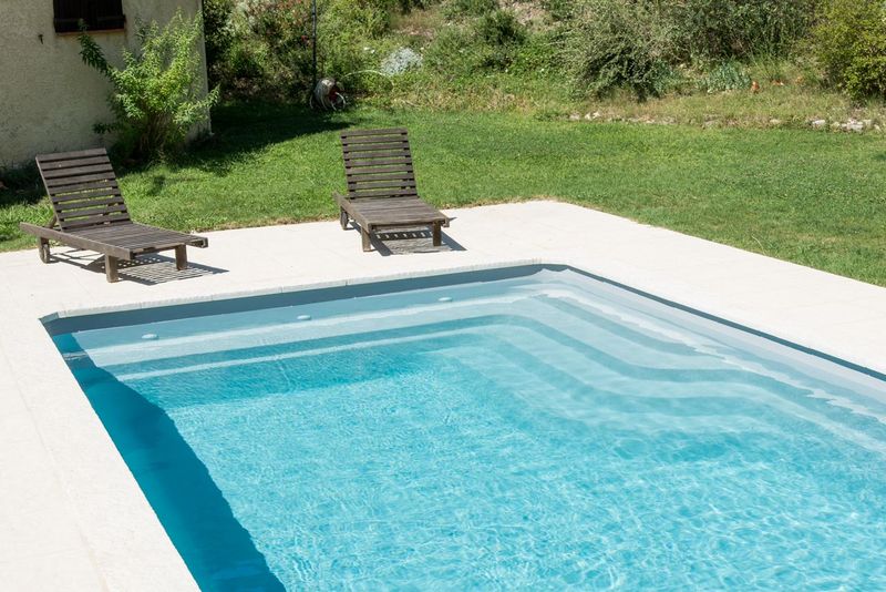 banquette large piscine coque polyester