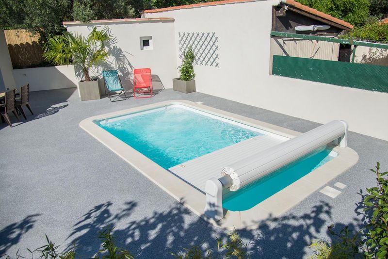 Comment installer une piscine coque polyester PAS CHER a SALON DE PROVENCE