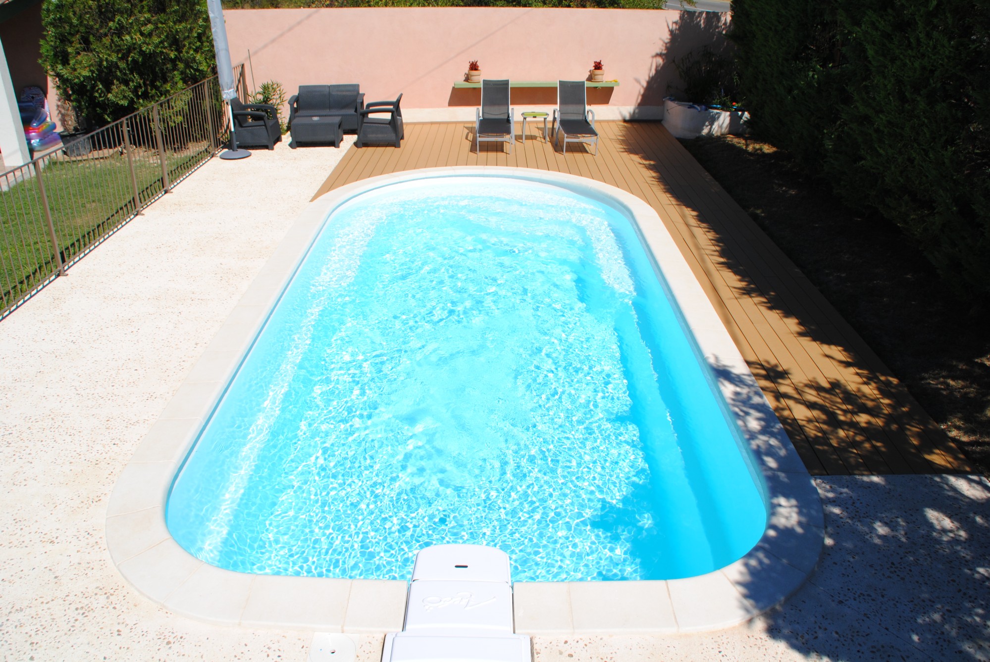 Modèle de piscine coque polyester 8X3 sur Bordeaux