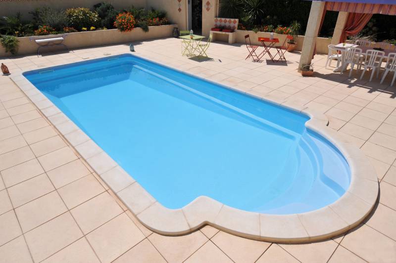 Pose piscine coque 9X4 à Orange dans le Vaucluse