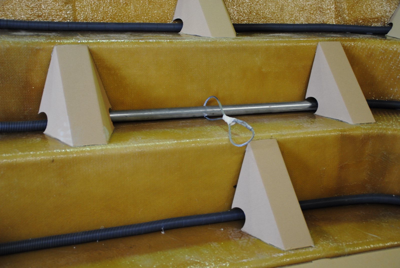 pose de renforts sur piscine polyester