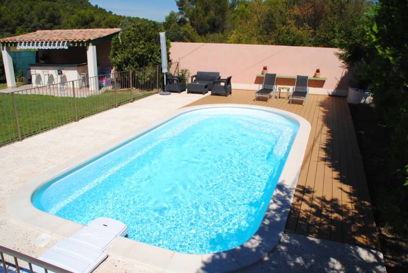 Acheter une piscine coque polyester sur Lyon contemporaine