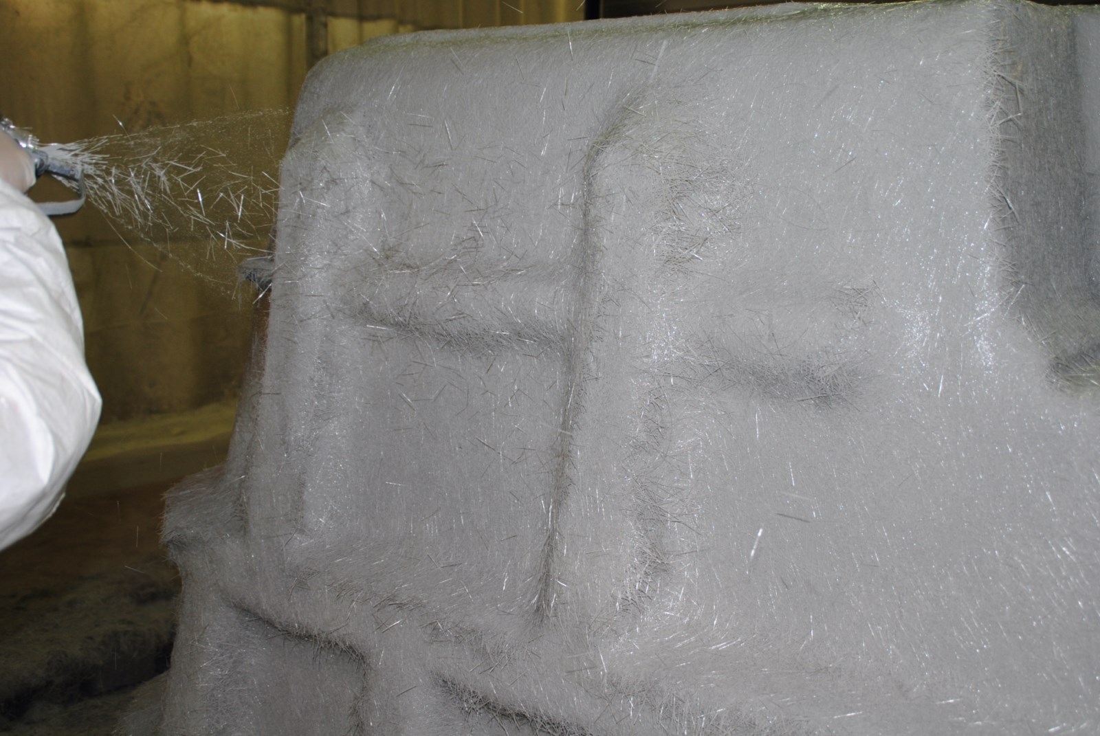 projection simultanée de fibre de verre et résine