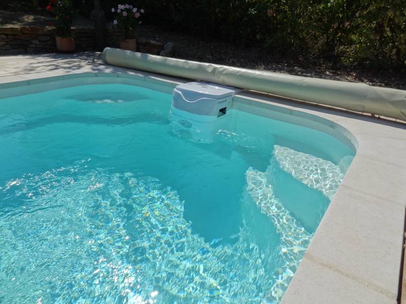 Achat et pose d'une piscine polyester avec bloc filtrant à Marseille 13011