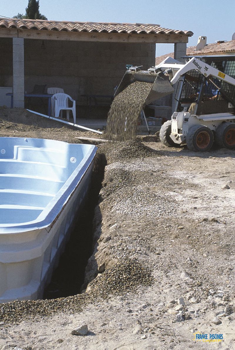 REMBLAIEMENT DES PAROIS D'UNE PISCINE