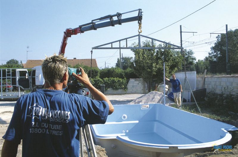 Réglage de niveau de la piscine coque