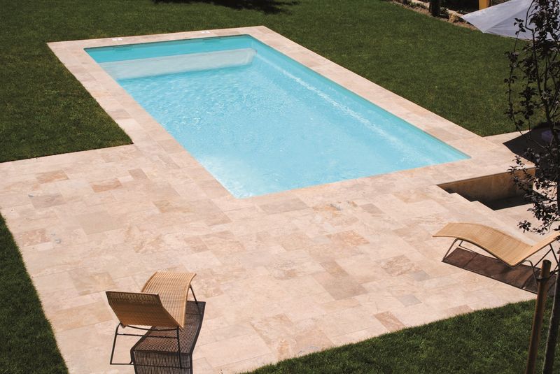 couverture en fond sans réduction de la surface de nage