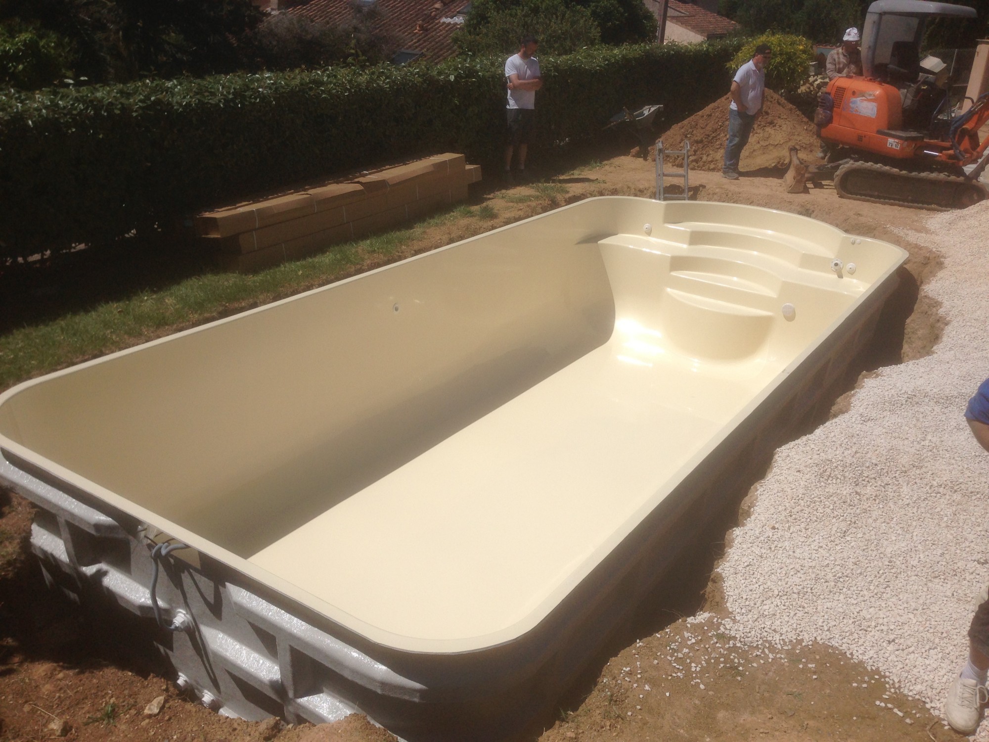 installation d'une piscine coque à Roquefort la bedoule