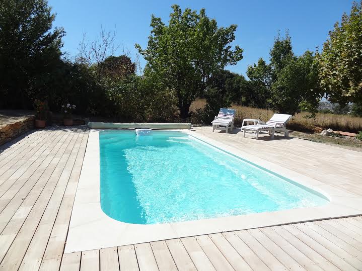 Piscine coque 6X3 avec plage sur le 83