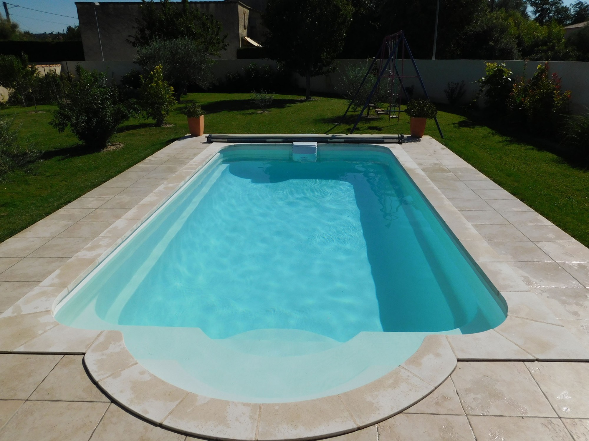 Piscine coque prête au bain dans les Alpes Maritimes