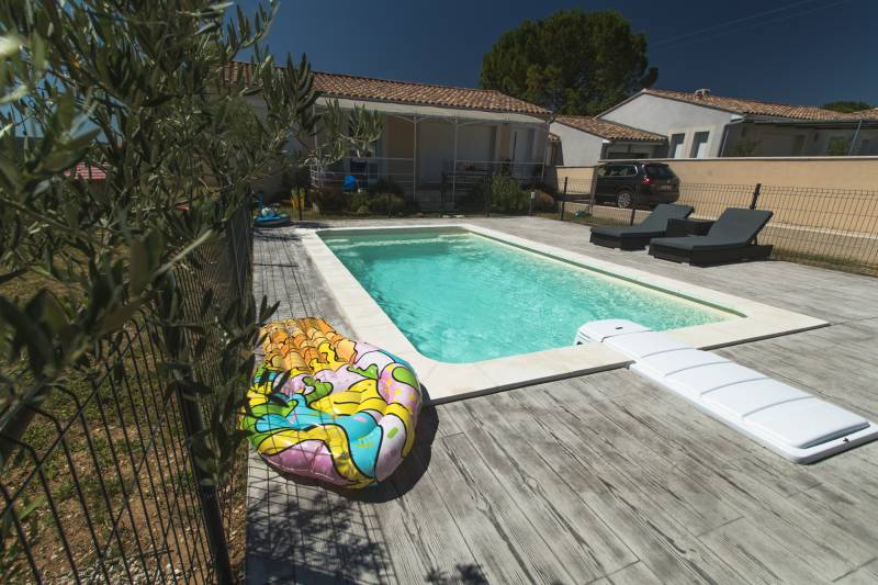 Modèle piscine coque polyester design sur Bordeaux prix