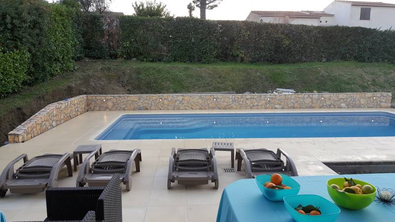 Piscine coque polyester avec pose sur Bordeaux