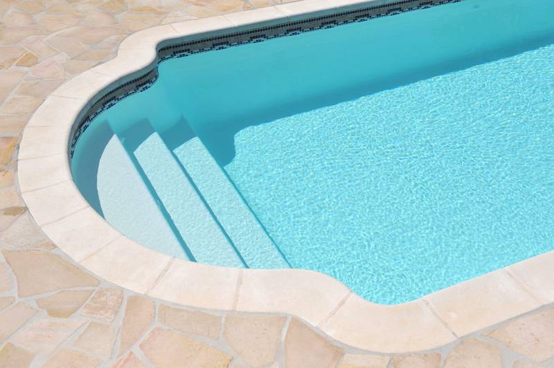 Pisciniste sur Lyon pour acheter une piscine coque polyester